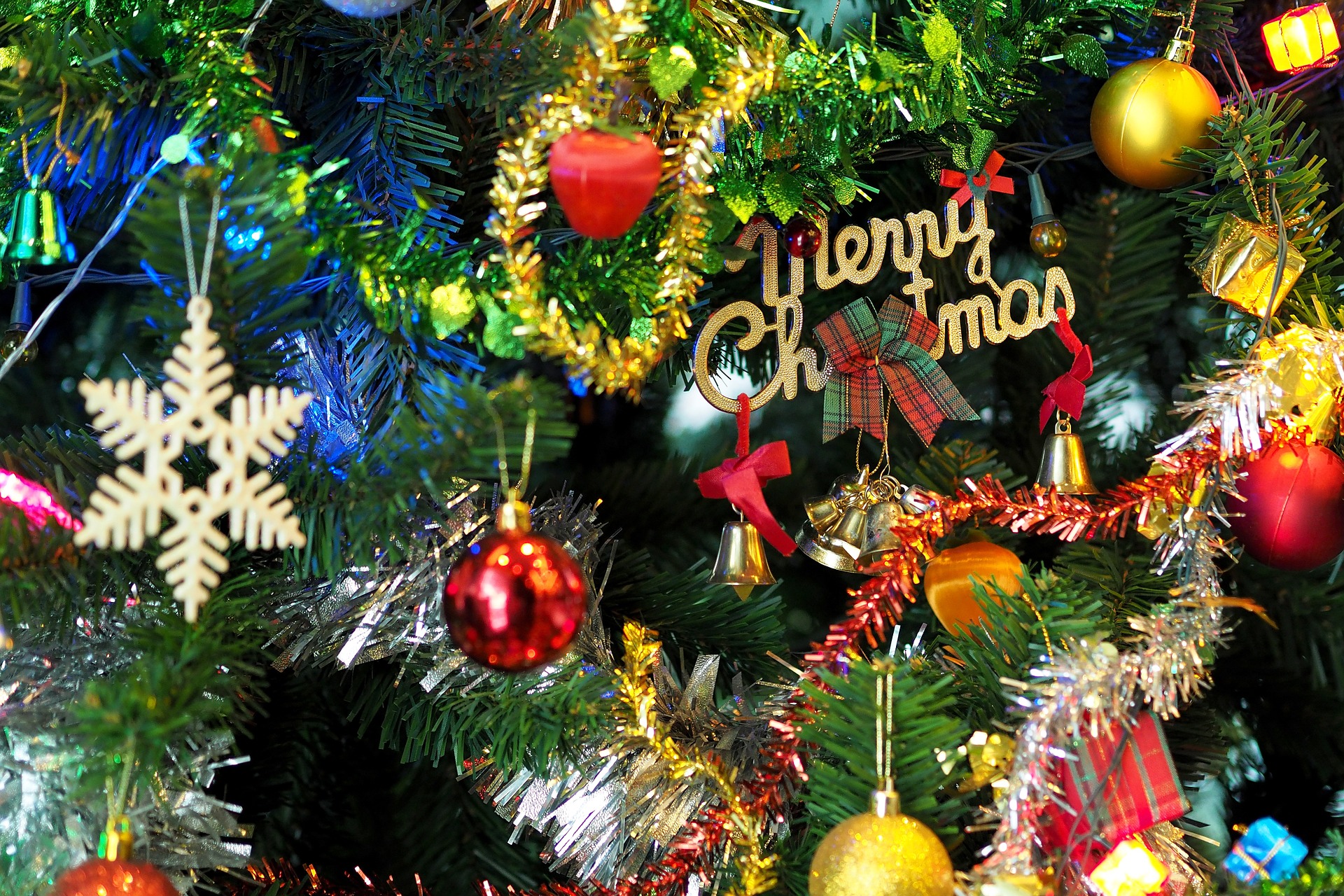 the-christmas-tree-1081320_1920
